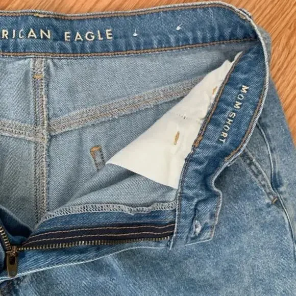 American Eagle Mom Denim Jean Shorts Medium Wash Size 8 Pleated Classic 90's - Picture 2 of 8